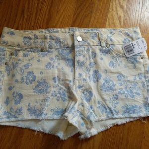 Forever 21 Patterened Distressed Jean Shorts sz 29